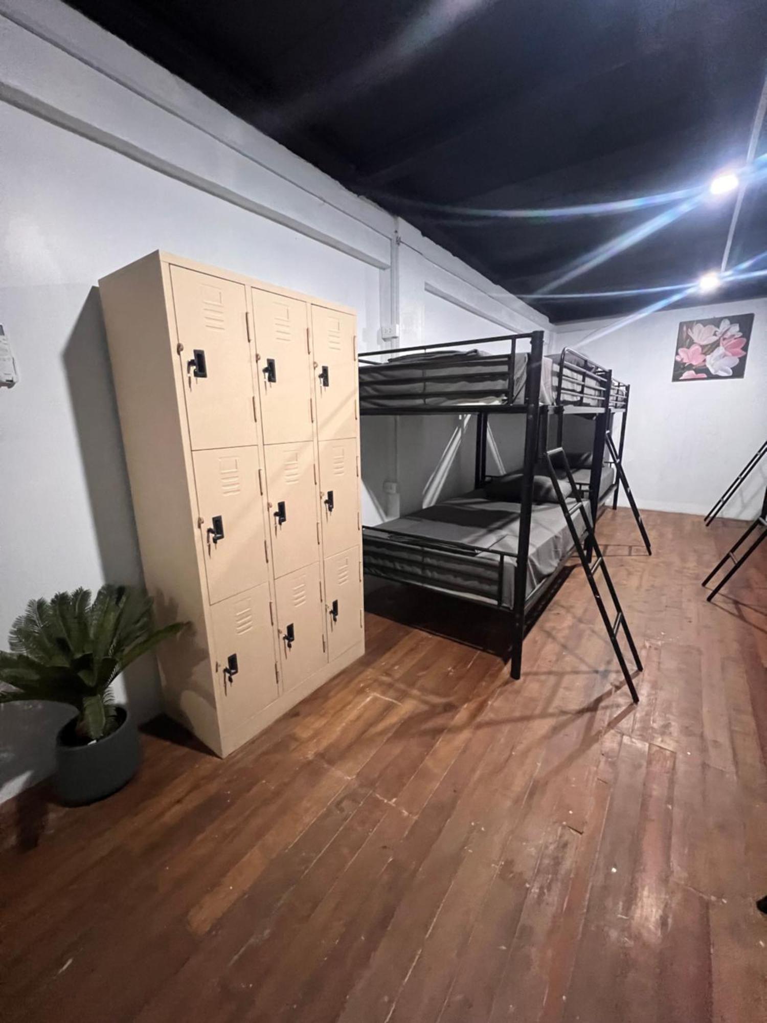 Patong Adventure Hostel Экстерьер фото