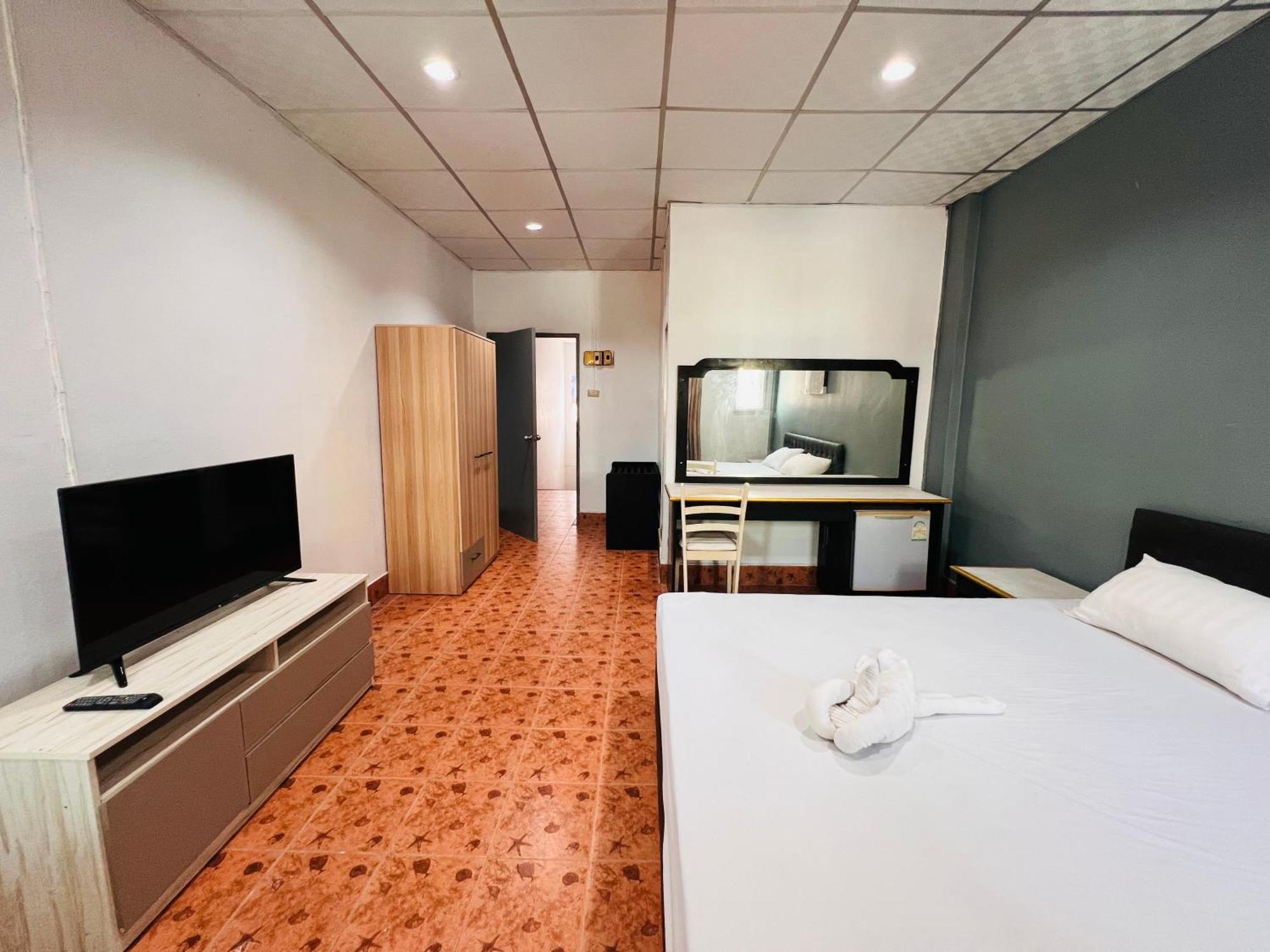 Patong Adventure Hostel Экстерьер фото