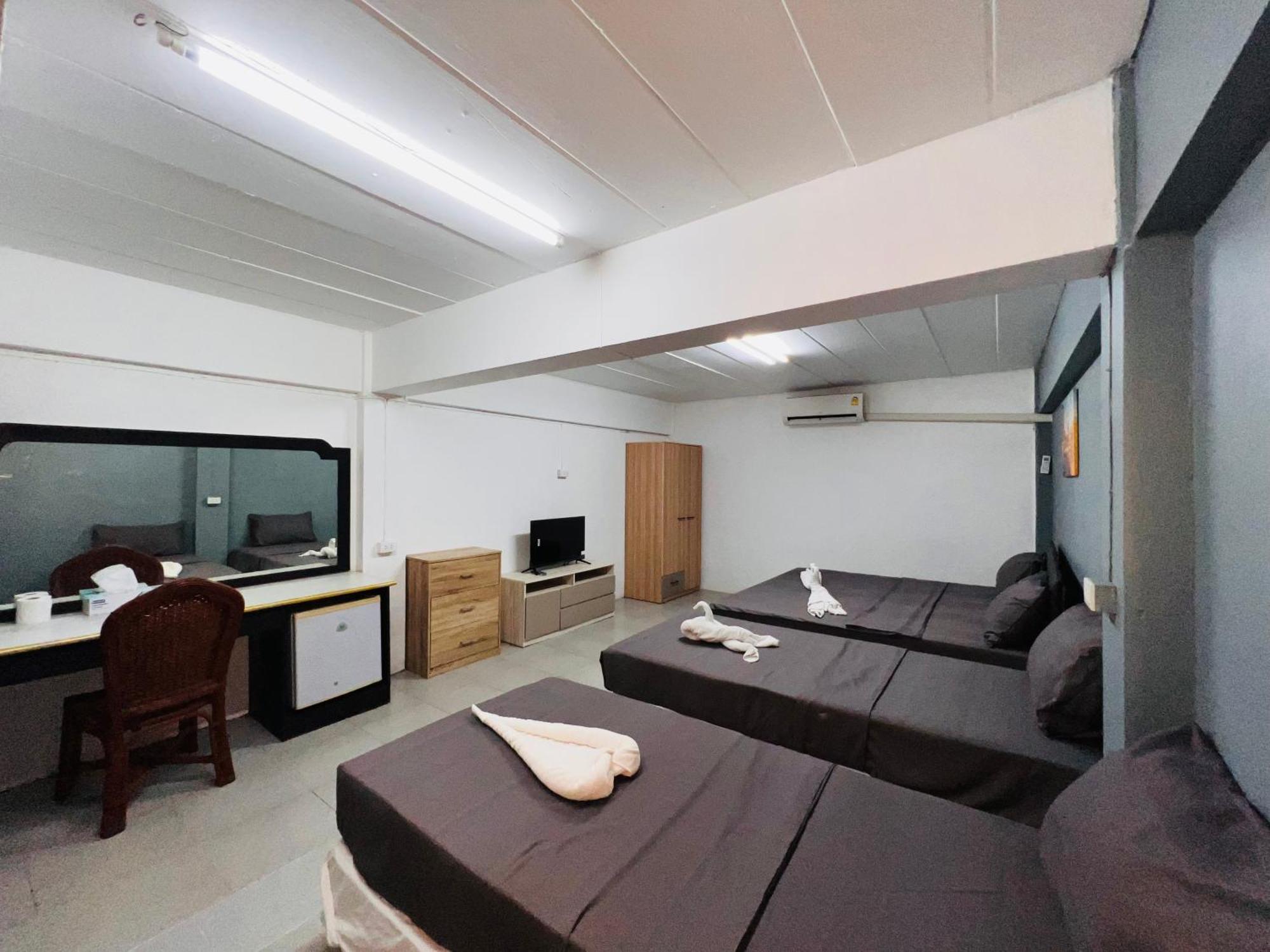 Patong Adventure Hostel Экстерьер фото