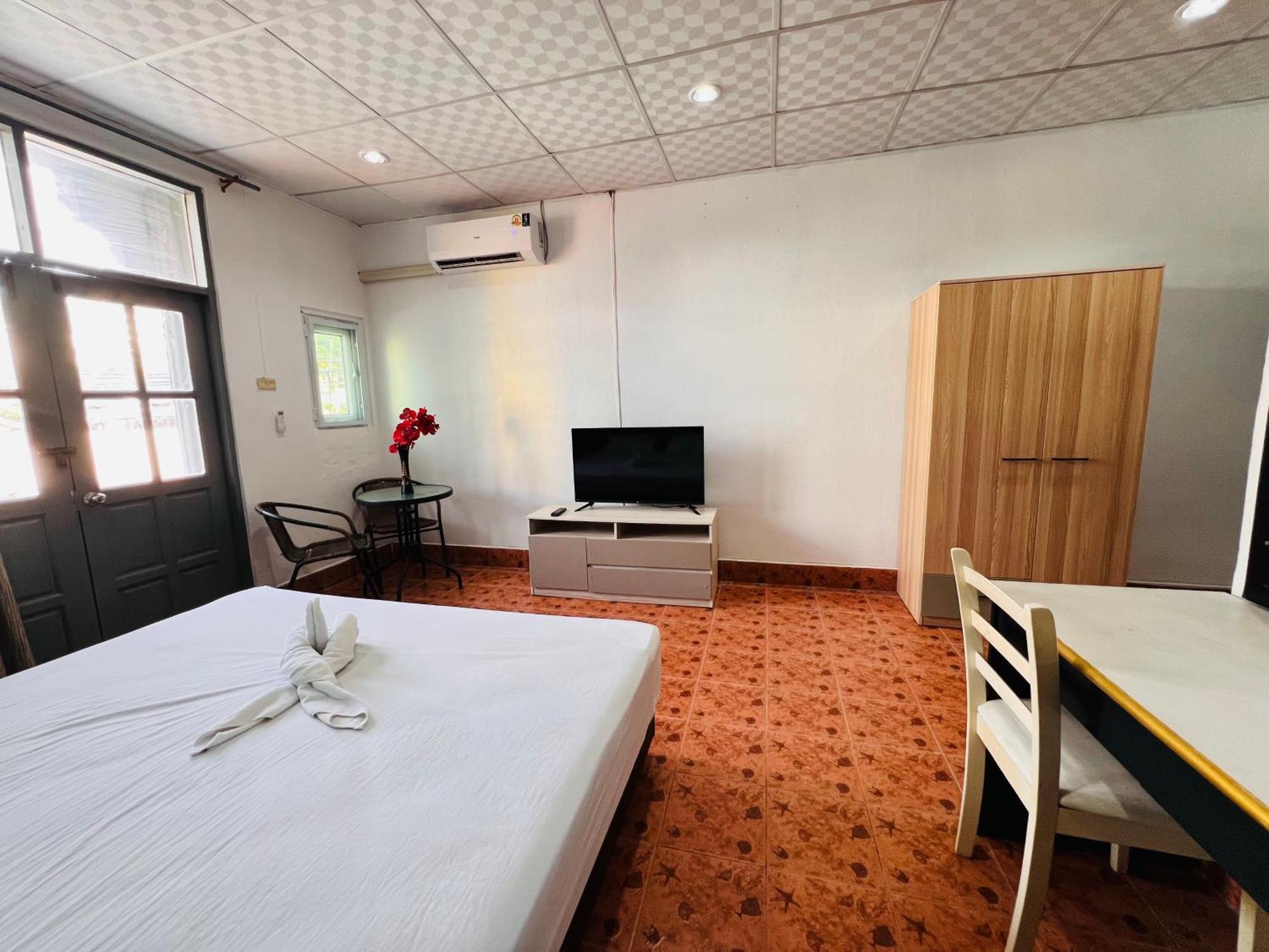 Patong Adventure Hostel Экстерьер фото