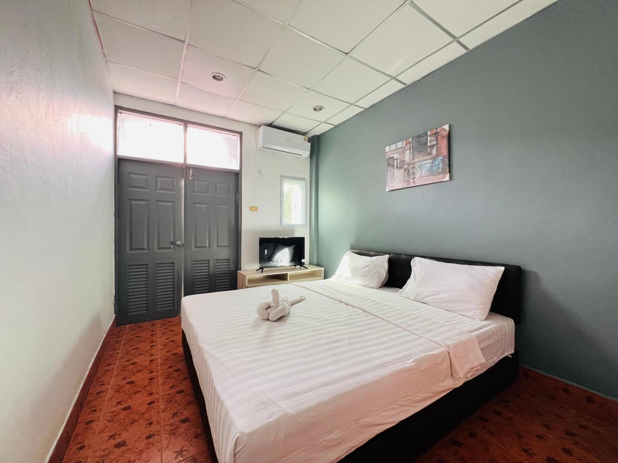 Patong Adventure Hostel Экстерьер фото
