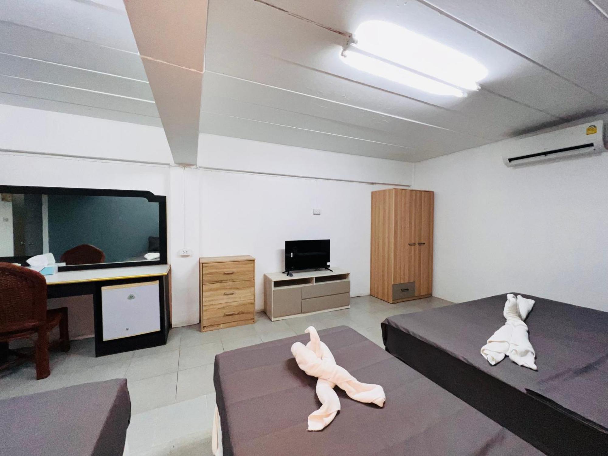 Patong Adventure Hostel Экстерьер фото