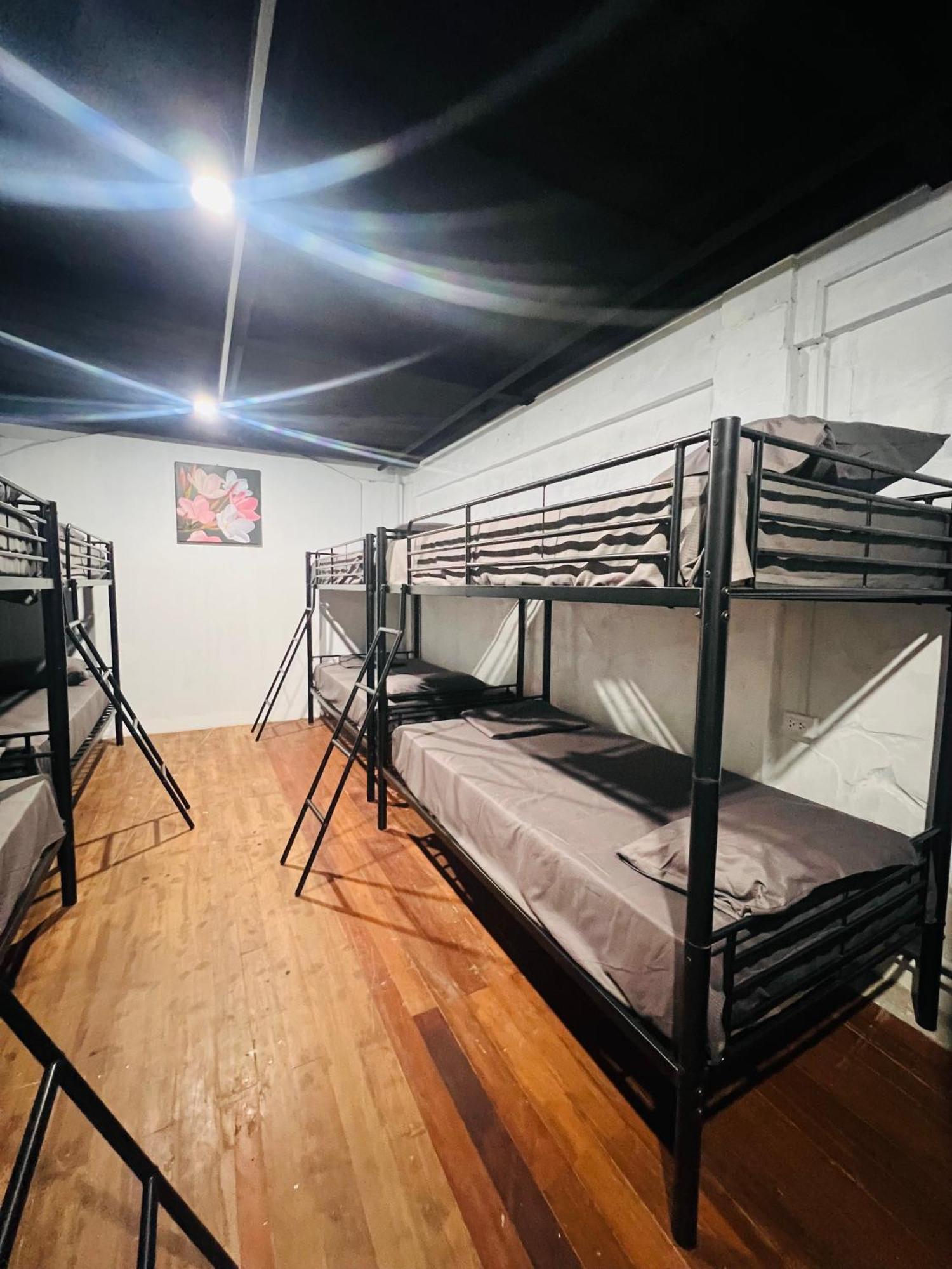 Patong Adventure Hostel Экстерьер фото