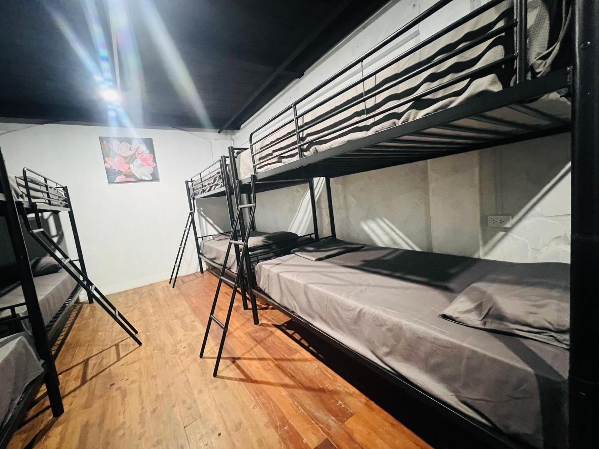 Patong Adventure Hostel Экстерьер фото