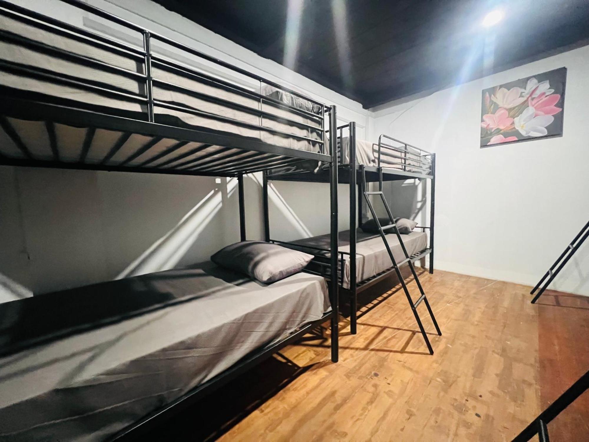 Patong Adventure Hostel Экстерьер фото