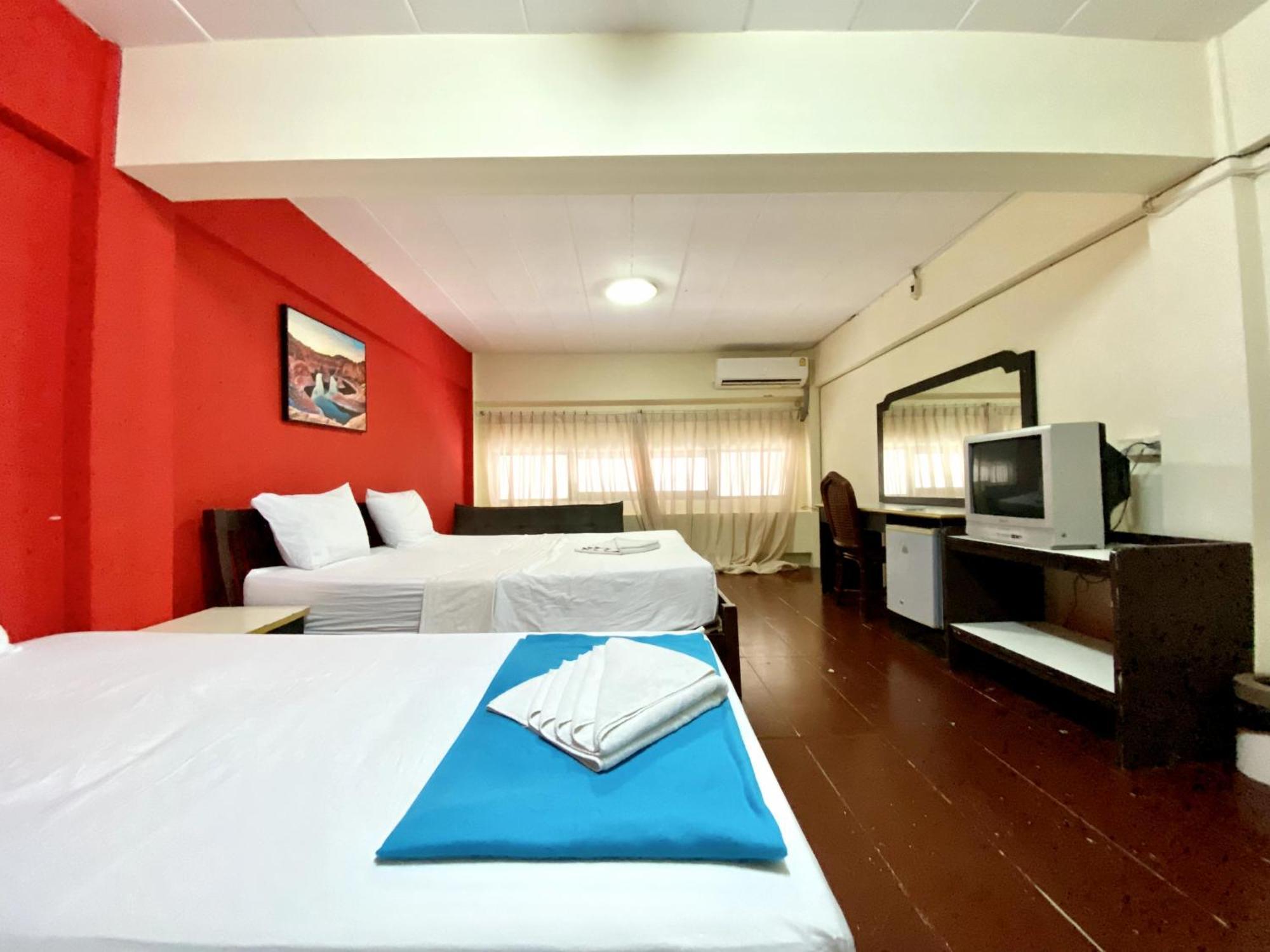 Patong Adventure Hostel Экстерьер фото