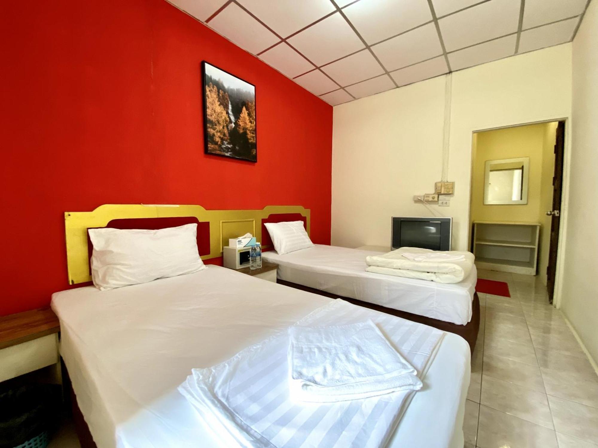 Patong Adventure Hostel Экстерьер фото