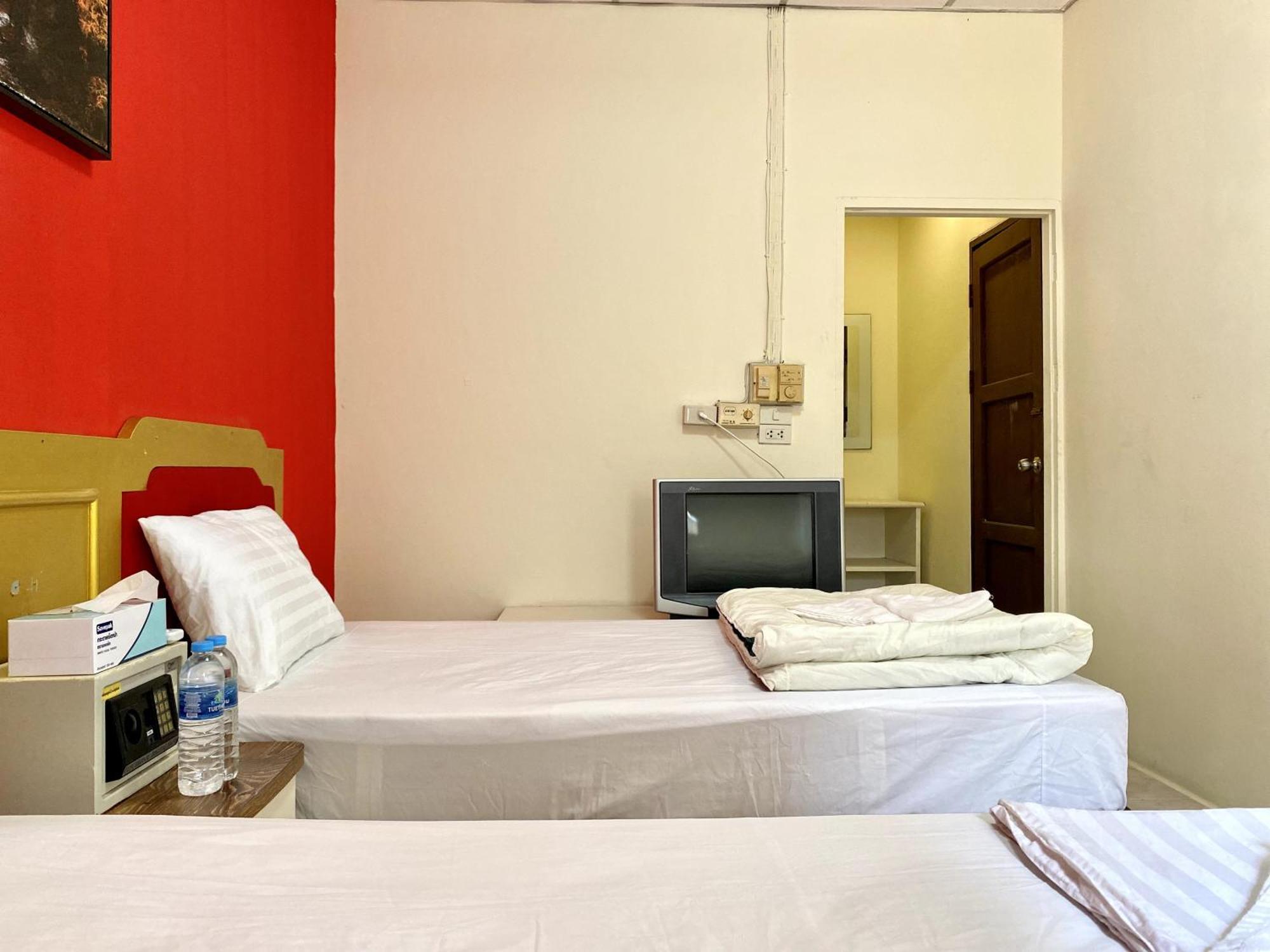 Patong Adventure Hostel Экстерьер фото