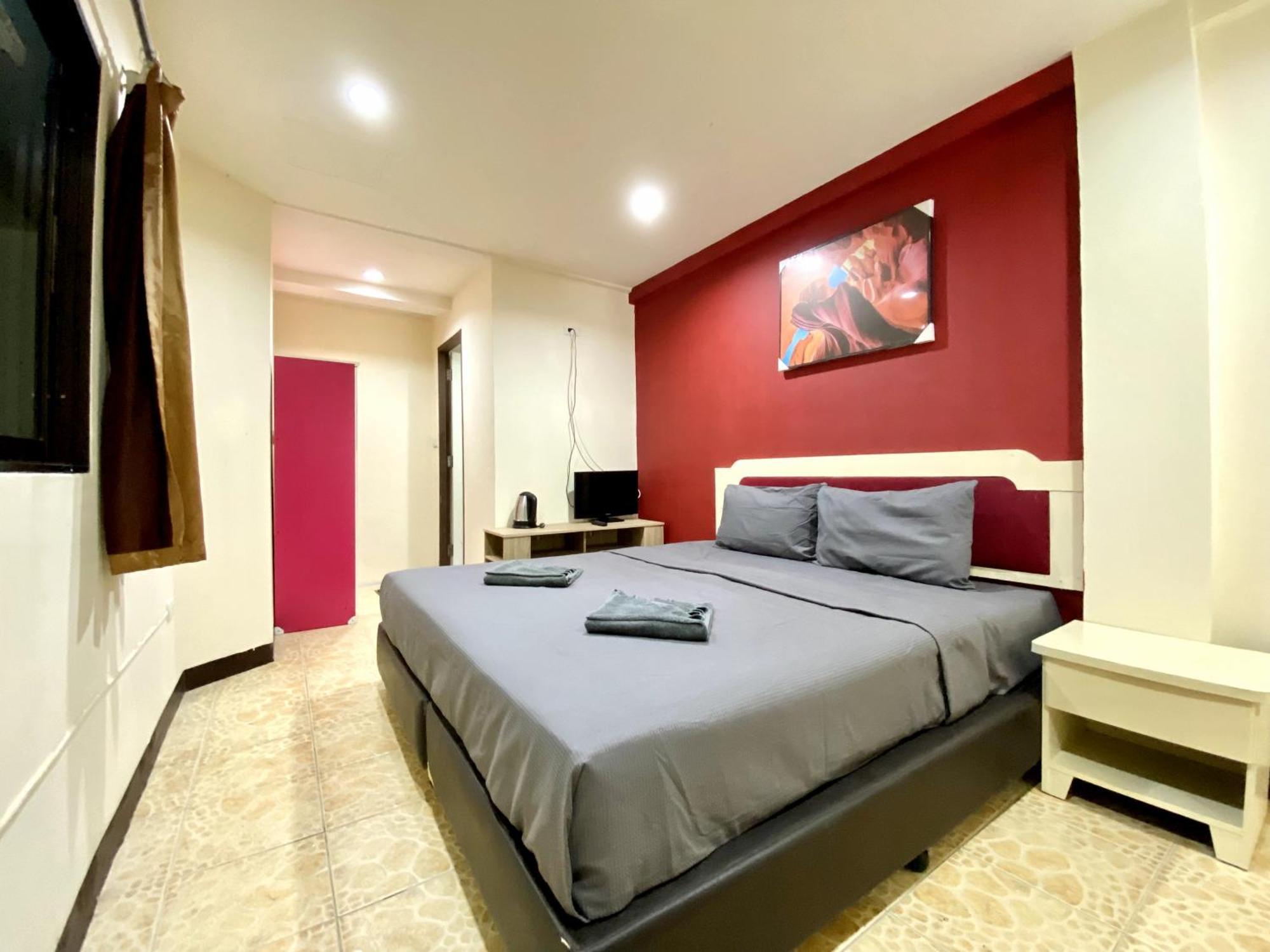 Patong Adventure Hostel Экстерьер фото